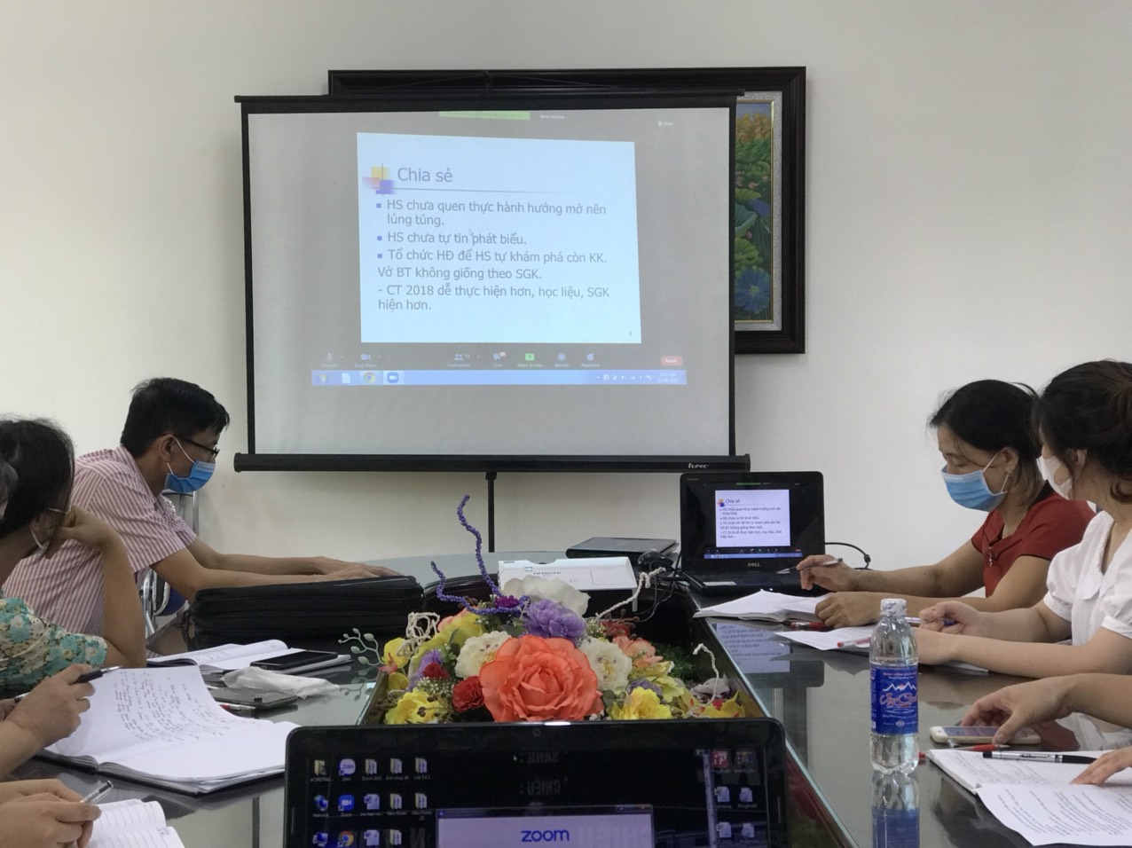 BGH, khối trưởng và GV cơ bản dạy lớp 2 của trường TH Cao Viên I tham dự chuyên đề