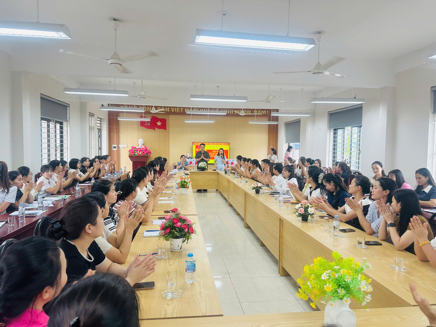 Toàn cảnh cha mẹ học sinh