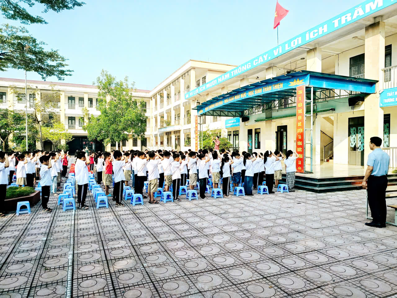 Một góc của Lễ chào cờ điểm thôn Đàn Viên