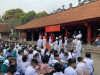 Nhưng học sinh ưu tú của trường tiểu học Cao viên I được kết nạp vào đội thiếu niên tiền phong Hồ Chí MInh tại Văn miếu Quốc Tử Giám