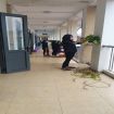 Vệ sinh khử khuẩn khuôn viên, phòng, bàn ghế, đồ dùng học tập