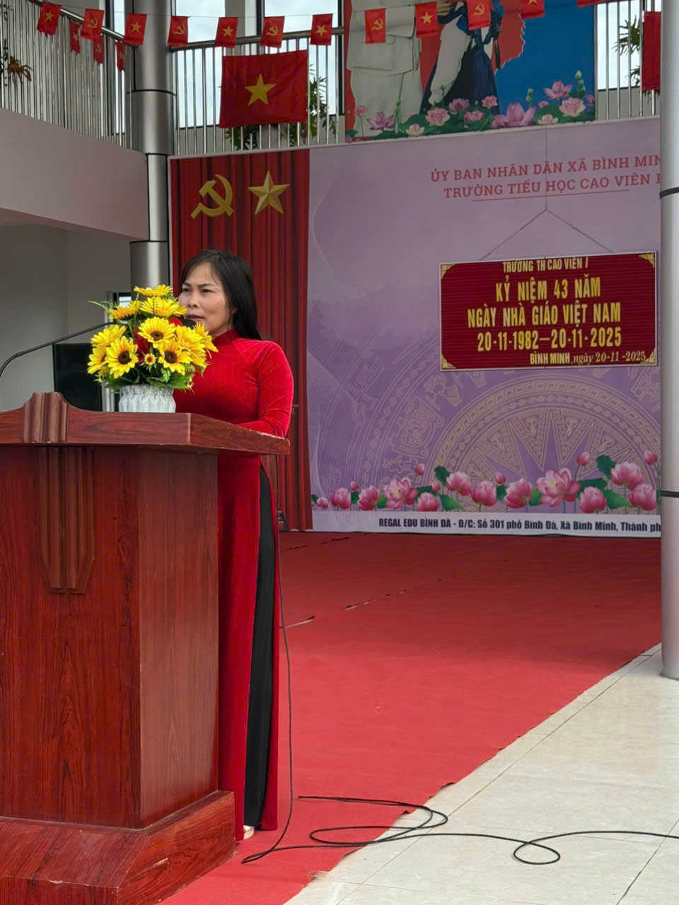 Cô giáo Dương Thị Học - Bí thư chi bộ, Hiệu trưởng nhà trường ôn lại truyền thống tôn sư trọng đạo cảu dân tộc ta